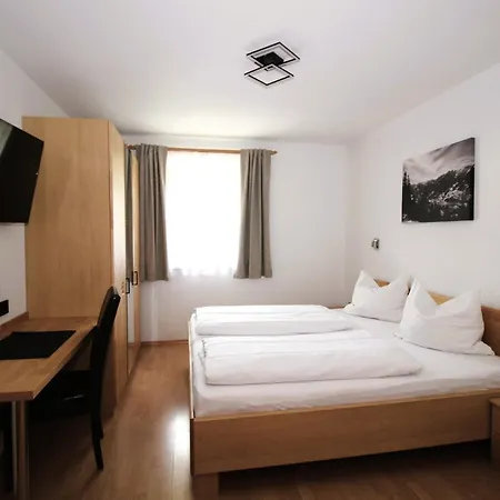 アパート Lindorfer グロースアルル